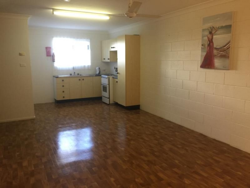 2/274 Carlton Street, Kawana QLD 4701